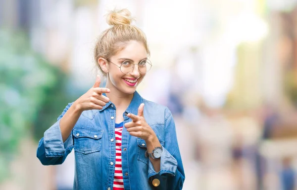 Joven Hermosa Mujer Rubia Con Gafas Sobre Fondo Aislado Señalando — Foto de Stock