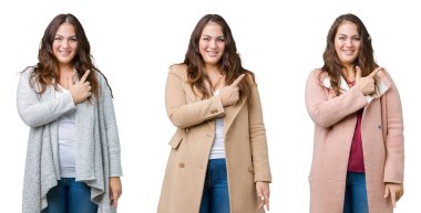 Kolaj izole arka neşeli bir gülümseme ile yüz el ve parmak kadar mutlu ve doğal ifade yüzünde yanında işaret içinde kış ceket giyen boyutu kadın artı güzel bir