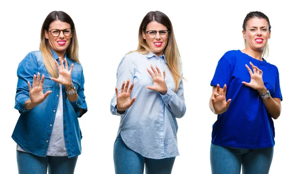 年轻美女戴眼镜的年轻女性在孤立的背景下 因厌恶反应而厌恶和害怕做厌恶的脸 举起手来 令人讨厌的概念 — 图库照片
