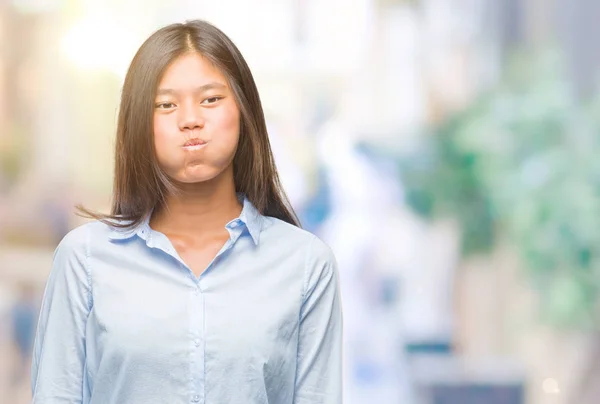 Junge Asiatische Geschäftsfrau Über Isoliertem Hintergrund Die Mit Lustigem Gesicht — Stockfoto