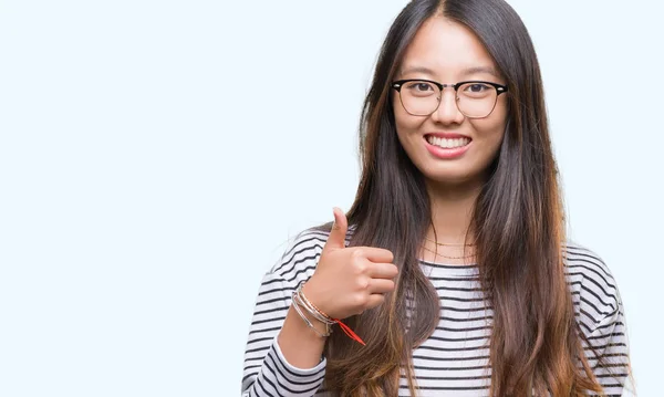 Junge Asiatische Frau Mit Brille Über Isoliertem Hintergrund Macht Glückliche — Stockfoto