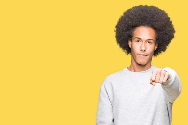 Jovem Afro Americano Com Cabelo Afro Vestindo Camisola Esportiva Punho — Fotografia de Stock