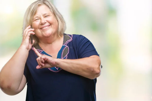 Senior Grootte Kaukasische Vrouw Praten Telefoon Geïsoleerd Achtergrond Erg Blij — Stockfoto