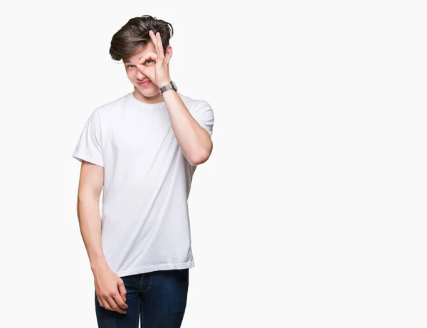 Jonge Knappe Man Dragen Casual Wit Shirt Geïsoleerde Achtergrond Doen — Stockfoto