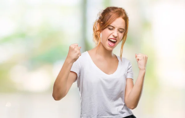 Mooie Jongedame Geïsoleerde Achtergrond Erg Blij Opgewonden Doet Winnaar Gebaar — Stockfoto