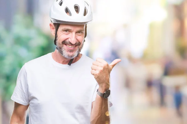 Hombre Ciclista Mediana Edad Con Casco Seguridad Bicicleta Fondo Aislado —  Fotos de Stock