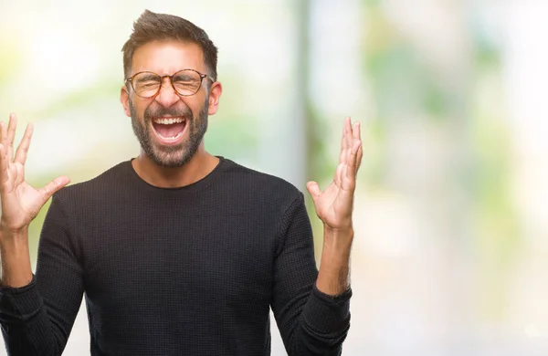 Volwassen Spaanse Man Met Bril Geïsoleerd Achtergrond Vieren Gekke Gek — Stockfoto