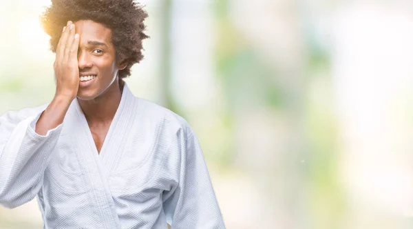 Afro Amerikansk Man Bär Karate Kimono Över Isolerade Bakgrund Som — Stockfoto