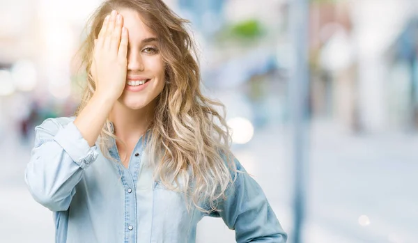 Mooie Jonge Blonde Vrouw Geïsoleerde Achtergrond Die Betrekking Hebben Een — Stockfoto