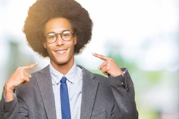 Giovane Uomo Affari Afro Americano Con Capelli Afro Indossare Occhiali — Foto Stock