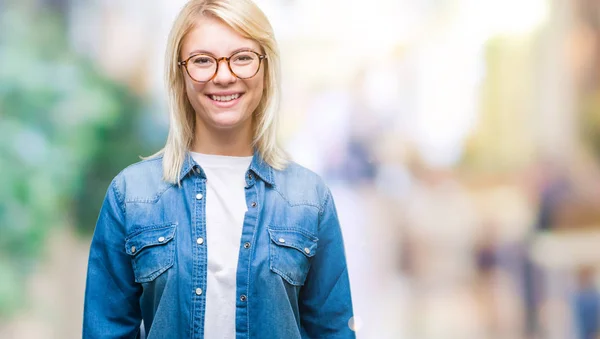 Joven Mujer Rubia Hermosa Con Gafas Sobre Fondo Aislado Con —  Fotos de Stock