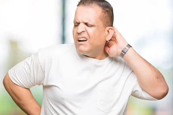 Camiseta Blanca Wearig Del Hombre Árabe Edad Media Sobre Fondo —  Fotos de Stock