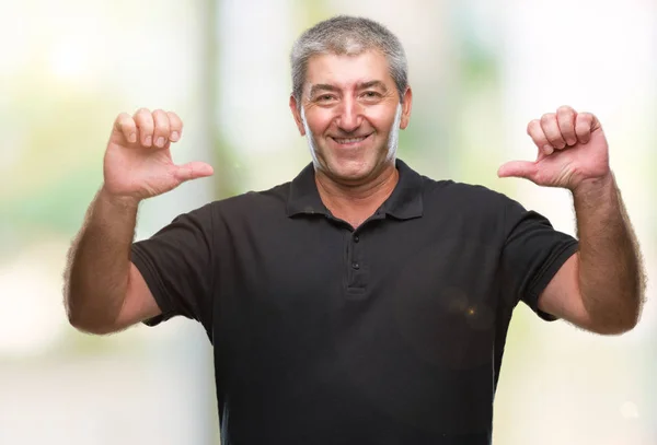 Bonito Homem Idoso Sobre Fundo Isolado Olhando Confiante Com Sorriso — Fotografia de Stock