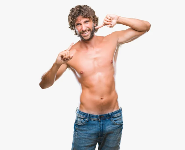 Bello Ispanico Modello Uomo Sexy Senza Maglietta Sfondo Isolato Sorridente — Foto Stock