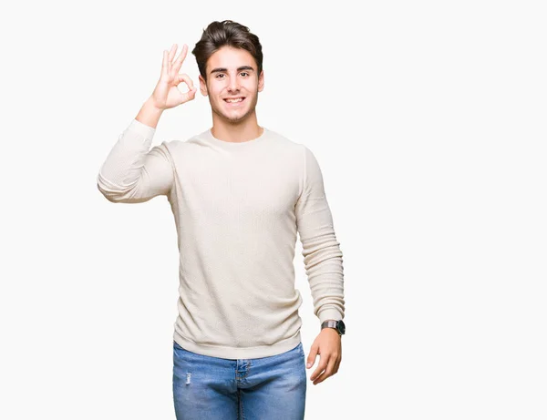 Homem Bonito Jovem Sobre Fundo Isolado Sorrindo Positivo Fazendo Sinal — Fotografia de Stock