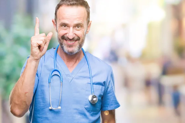 Középkorú Deres Vezető Orvos Ember Orvosi Egységes Elszigetelt Háttér Ujját — Stock Fotó
