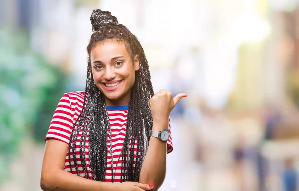 Ung Flätat Hår Afrikanska Amerikanska Flickan Över Isolerade Bakgrund Leende — Stockfoto
