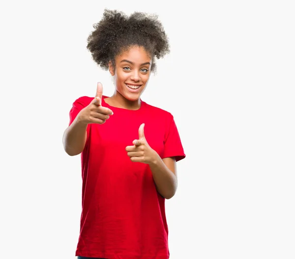 Junge Afroamerikanische Frau Über Isoliertem Hintergrund Die Mit Dem Finger — Stockfoto