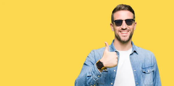Handsome Man Wearing Fashion Sunglasses Doing Happy Thumbs Gesture Hand — Stock Photo, Image