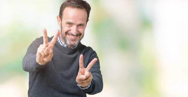 Gutaussehender Älterer Mann Mittleren Alters Der Einen Pullover Über Isoliertem — Stockfoto