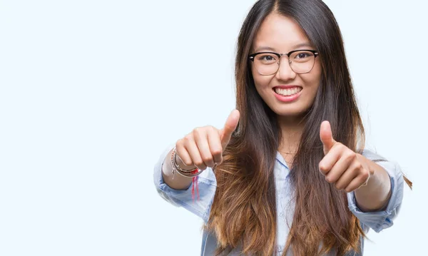 Junge Asiatische Geschäftsfrau Mit Brille Vor Isoliertem Hintergrund Zustimmend Positiver — Stockfoto