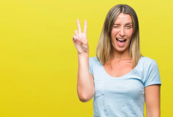 Jovem Mulher Bonita Sobre Fundo Isolado Sorrindo Com Rosto Feliz — Fotografia de Stock