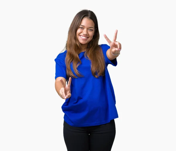 Jonge Mooie Brunette Vrouw Blauw Shirt Dragen Geïsoleerde Achtergrond Glimlachend — Stockfoto