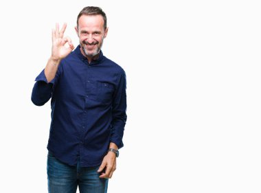 Gülümseyen izole arka plan üzerinde orta yaş ağarmış komuta sizde el ve parmaklar ok işaretiyle yapıyor olumlu. Başarılı ifade.