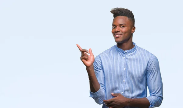 Unga Afroamerikanska Affärsman Över Isolerade Bakgrund Med Ett Stort Leende — Stockfoto