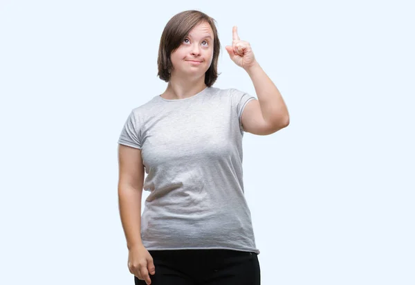 Mulher Adulta Jovem Com Síndrome Sobre Fundo Isolado Apontando Dedo — Fotografia de Stock