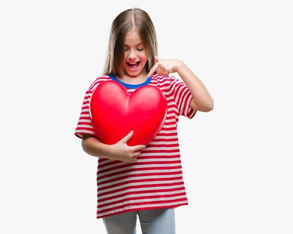 Joven Hermosa Chica Sosteniendo Corazón Rojo Sobre Fondo Aislado Muy — Foto de Stock