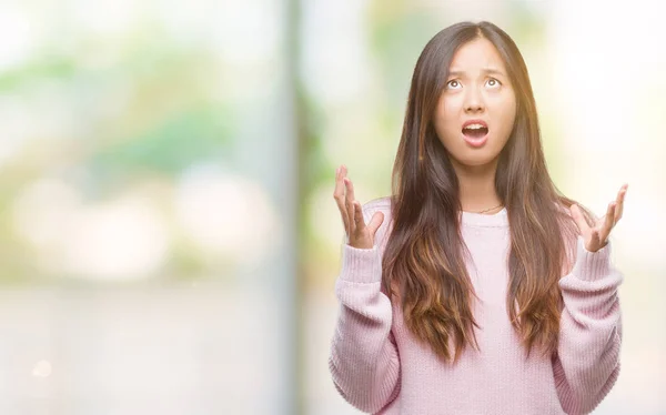 Mujer Asiática Joven Sobre Fondo Aislado Loco Loco Gritando Gritando — Foto de Stock