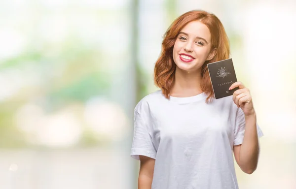 Νεαρή Όμορφη Γυναίκα Κρατώντας Διαβατήριο Της Αυστραλίας Απομονωθεί Φόντο Ένα — Φωτογραφία Αρχείου