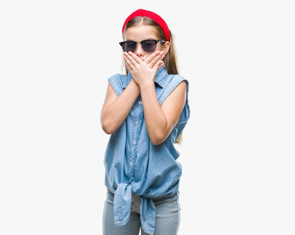 Young Beautiful Girl Wearing Sunglasses Isolated Background Shocked Covering Mouth — Stock Photo, Image