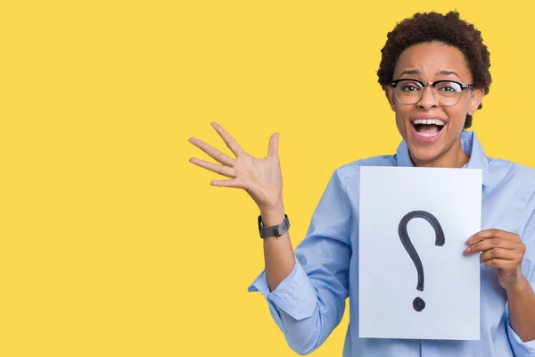 Young African American Woman Holding Paper Question Mark Isolated Background — Stock Photo, Image