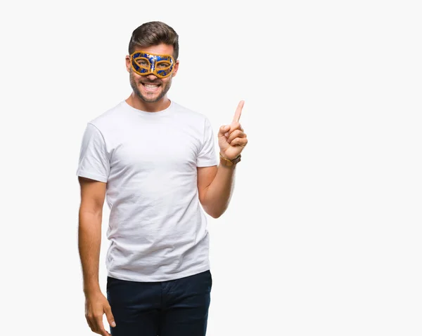 Jonge Knappe Man Dragen Carnaval Masker Geïsoleerde Achtergrond Met Een — Stockfoto