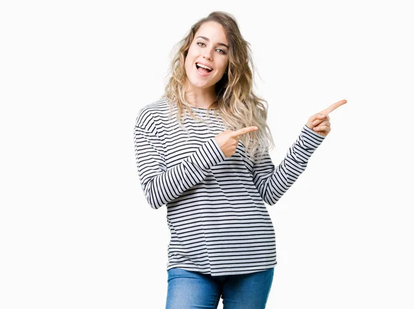 Bella Giovane Donna Bionda Che Indossa Maglione Righe Sfondo Isolato — Foto Stock