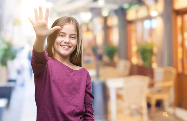 Молодая Красивая Девушка Изолированном Фоне Показывая Указывая Пальцами Номер Пять — стоковое фото