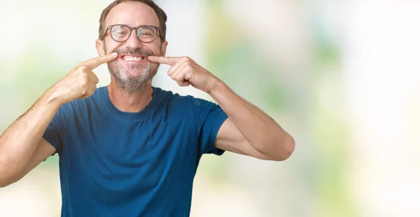 Knappe Middenleeftijd Hoary Senior Man Bril Wearin Geïsoleerde Achtergrond Glimlachend — Stockfoto