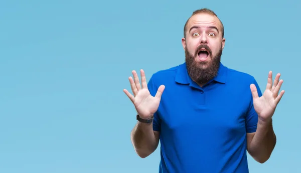 Jonge Kaukasische Hipster Man Blauw Shirt Dragen Geïsoleerd Achtergrond Vieren — Stockfoto