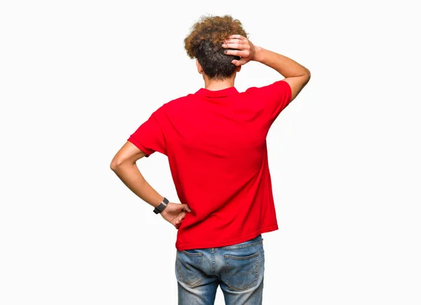 Ung Vacker Man Med Afro Hår Iklädd Röd Shirt Bakåt — Stockfoto
