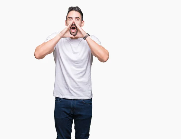 Bonito Homem Vestindo Branco Shirt Sobre Branco Isolado Fundo Gritando — Fotografia de Stock