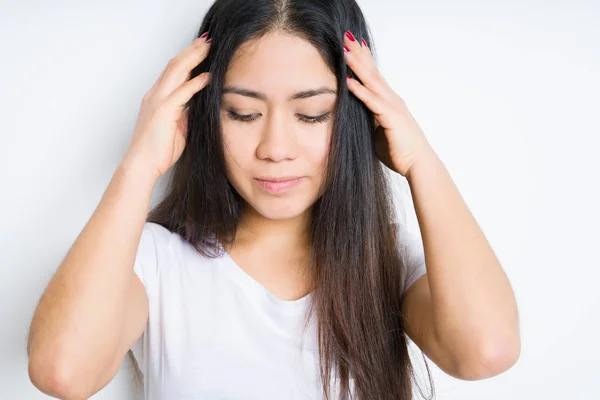 Güzel Esmer Kadın Izole Arka Plan Çünkü Umutsuz Stresli Baş — Stok fotoğraf