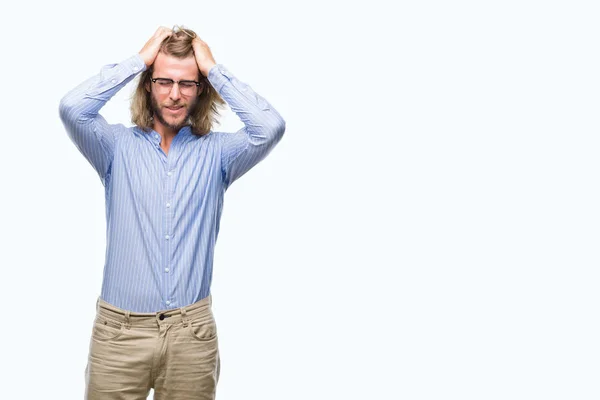 Junger Gutaussehender Mann Mit Langen Haaren Brille Über Isoliertem Hintergrund — Stockfoto