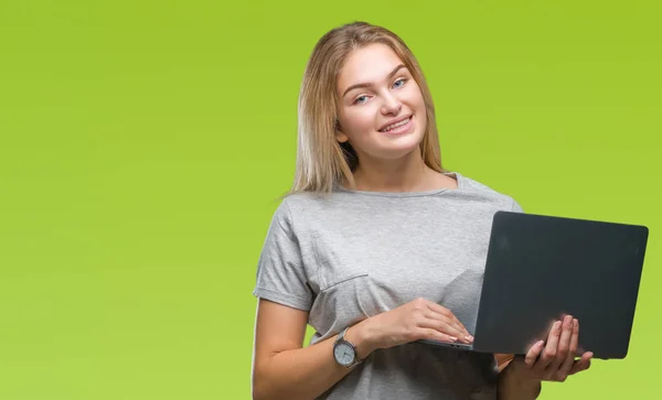 Joven Mujer Caucásica Usando Computadora Portátil Sobre Fondo Aislado Con —  Fotos de Stock