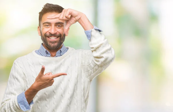 Hombre Hispano Adulto Vistiendo Suéter Invierno Sobre Fondo Aislado Sonriendo — Foto de Stock