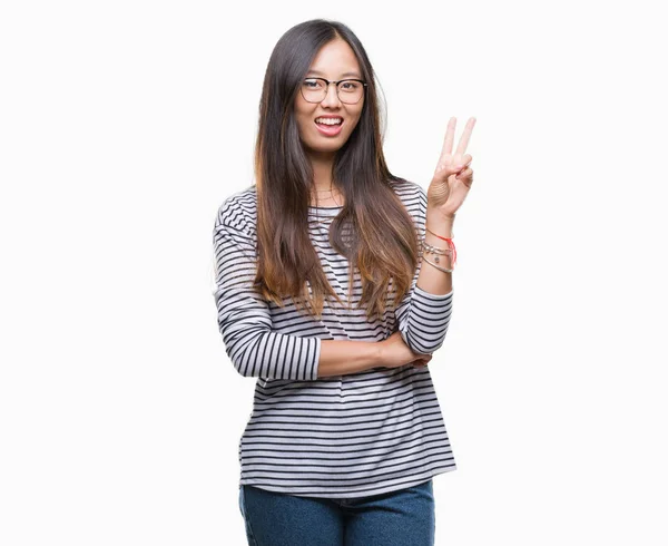 Jonge Aziatische Vrouw Bril Geïsoleerde Achtergrond Glimlachend Met Blij Gezicht — Stockfoto