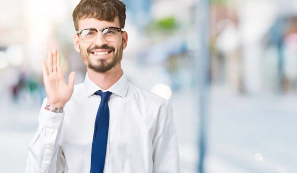 Jonge Knappe Zakenman Dragen Van Bril Geïsoleerde Achtergrond Afzien Zeggen — Stockfoto