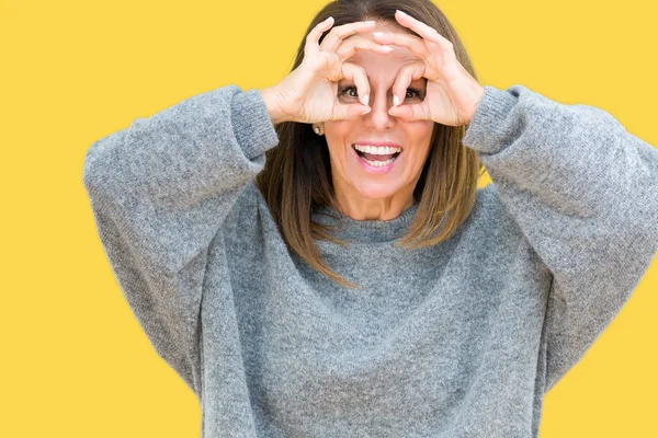 Hermosa Mujer Mediana Edad Vistiendo Suéter Invierno Sobre Fondo Aislado —  Fotos de Stock