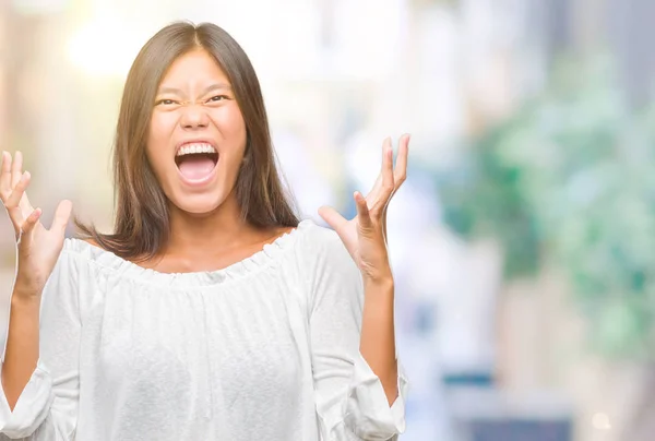 Mladá Asijská Žena Nad Izolované Pozadí Crazy Šílený Křik Řvát — Stock fotografie
